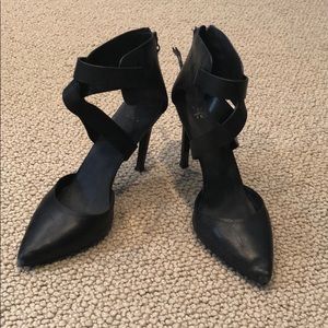 Joe’s Jeans Black closed-toed heel